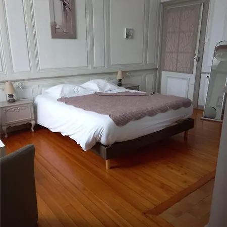 ベッド・アンド・ブレックファスト Le Chateau De Buchy